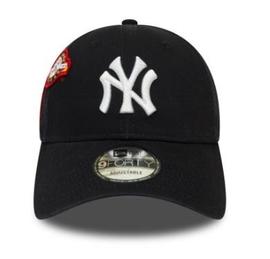 GORRA NEWERA NEGRA, NEW YORK CON PARCHES ROJOS