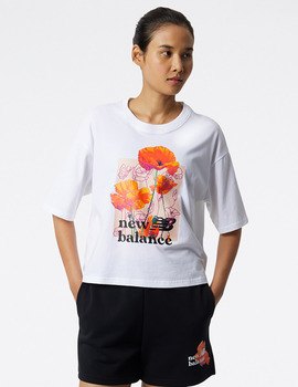 CAMISETA NEW BALANCE  ESSENTIALS SUPER BLOOM TEE, NEGRA