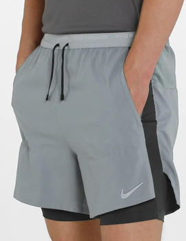 short con malla  incorporada  hombre NIKE DRI-FIT STRIDE MEN'S 7" gris