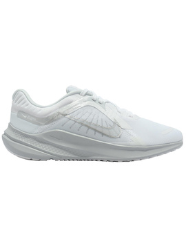 zapatilla running nike mujer  QUEST 5 blanco-plata