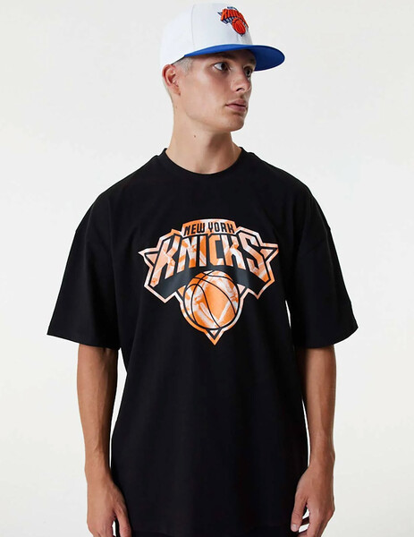 camiseta manga corta new era NBA INFILL LOGO OS TEE new york knicks, negro