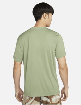 camiseta manga corta nike hombre  DRI-FIT LEGEND  FITNESS , verde