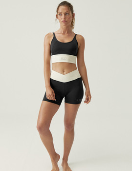 short born living yoga VIKIKA TAY, negro/blanco