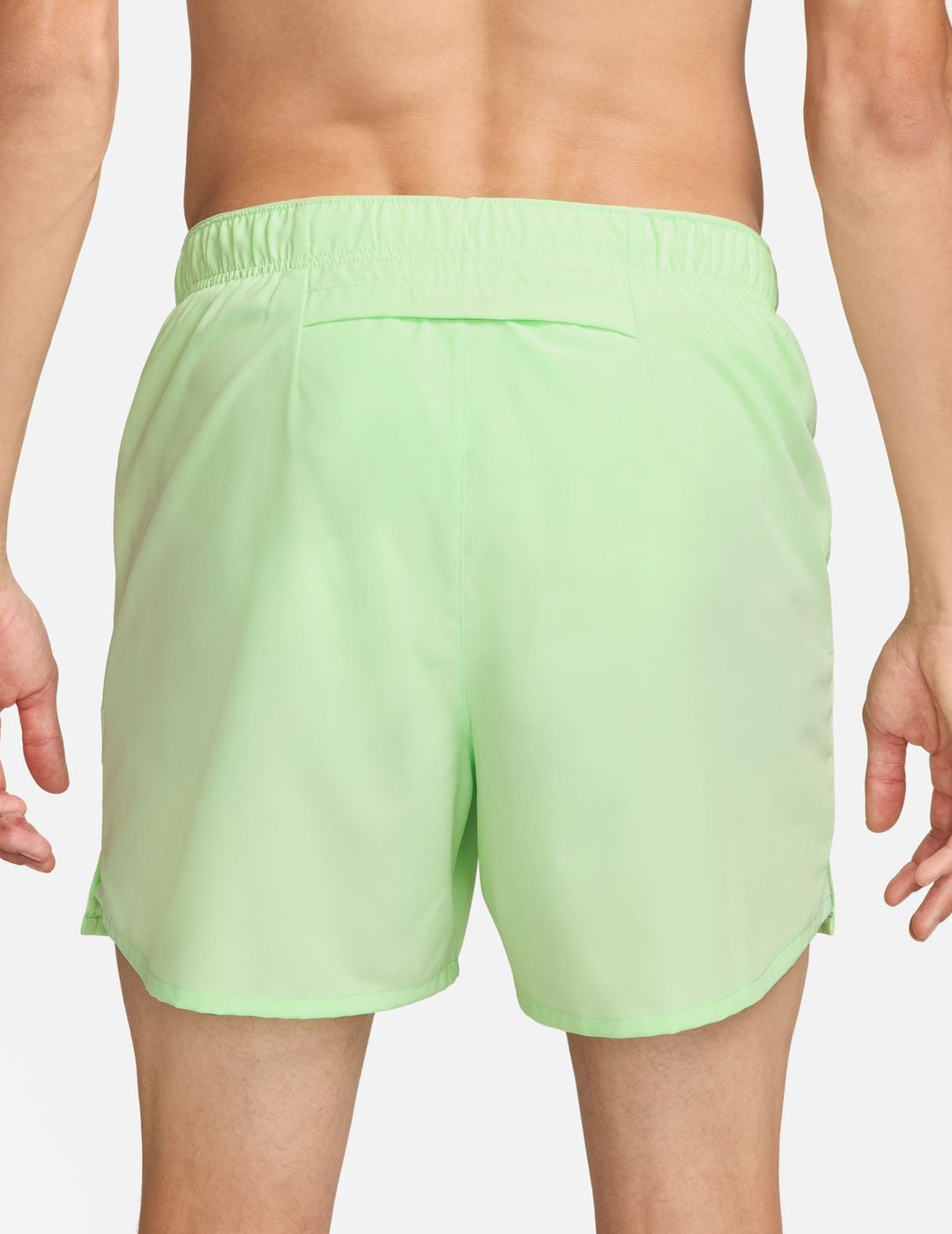 short nike hombre  CHALLENGER,  5" verde