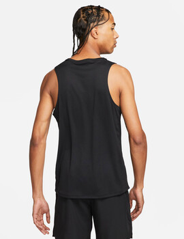 camiseta técnica nike asas  MILER MEN'S DRI-FIT RUNNING, negro