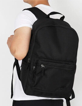 mochila nike  HERITAGE EUGENE  (23L), negro