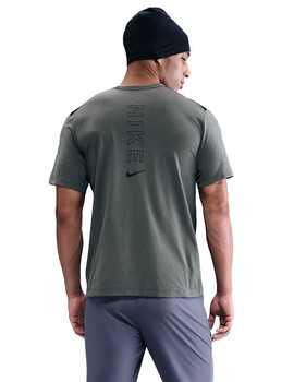 camiseta manga corta nike SPORTSWEAR CITY SIDE gris