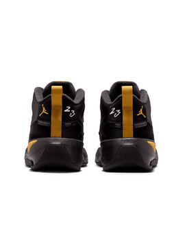 Jordan  MAX AURA 7 junior negro/oro