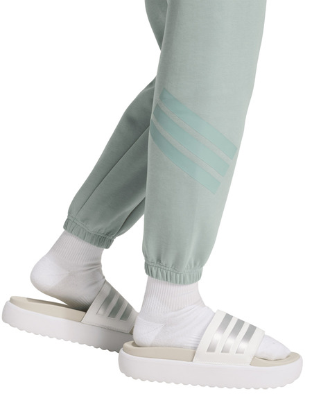 Gallery 1764346489117 kd7677 6 apparel on model detail view 2 white