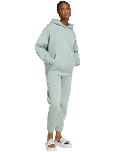 Gallery 1765811507552 kd7741 4 apparel on model walking view white