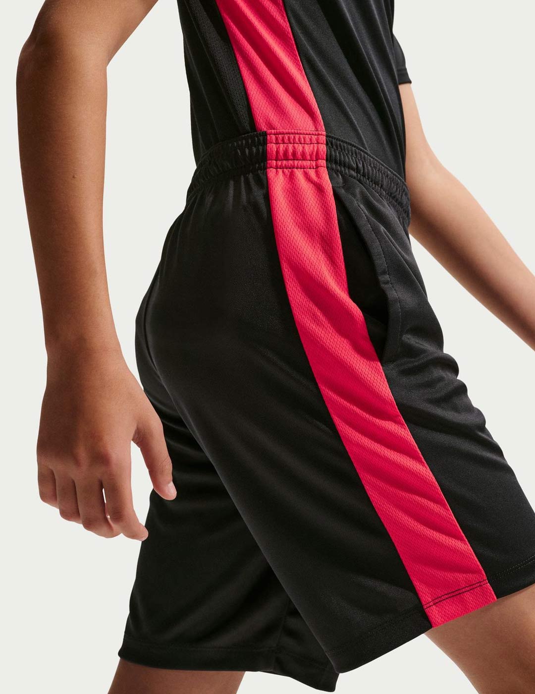 short nike junior  TROPHY23 negro/rojo