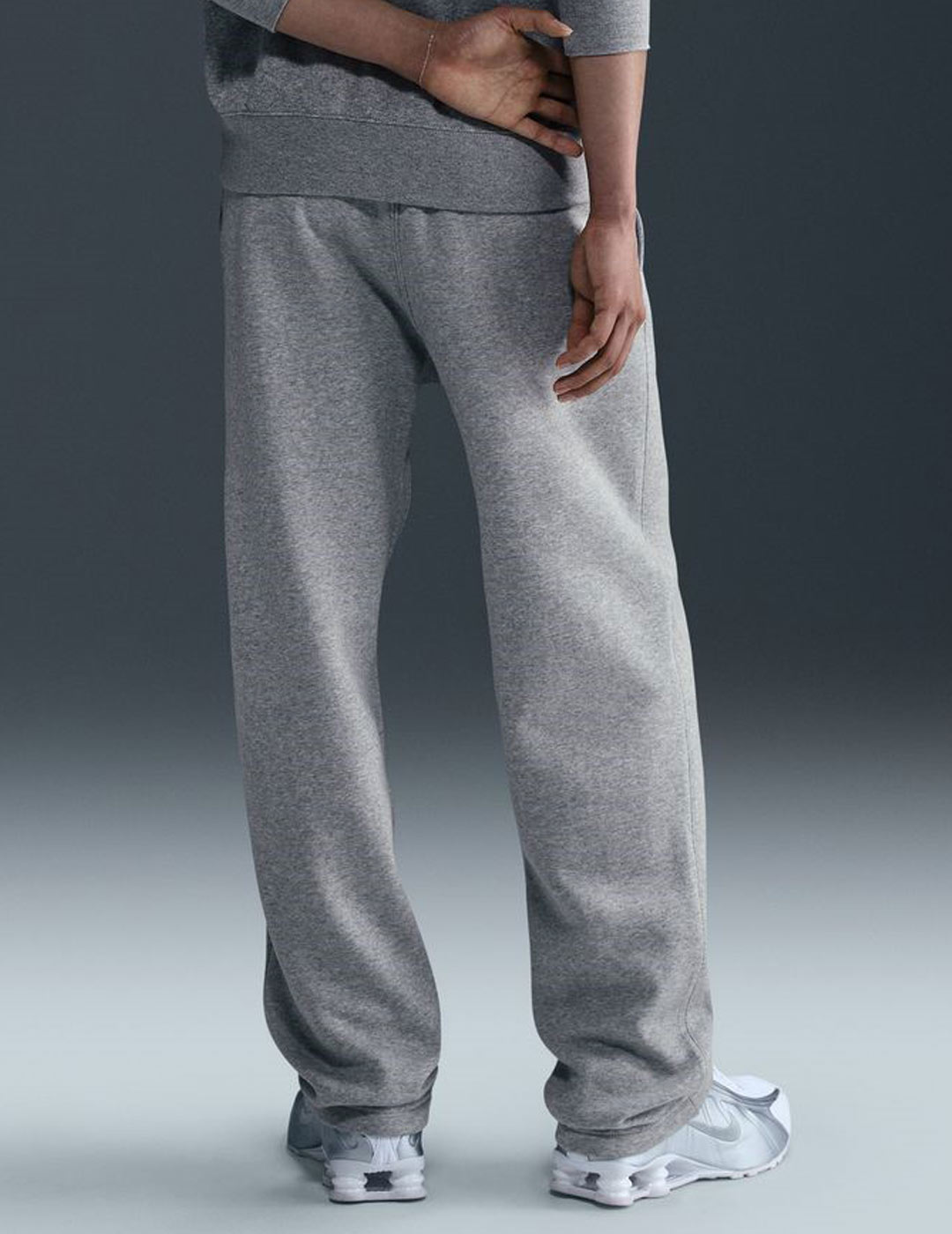 pantalón chandal recto hombre nike CLUB OPEN-HEM gris
