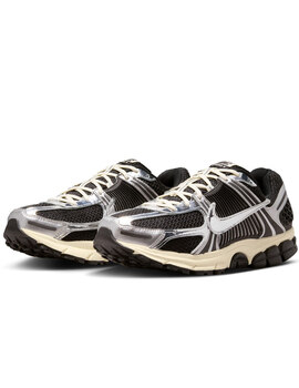 zapatilla hombre nike  ZOOM VOMERO 5, gris