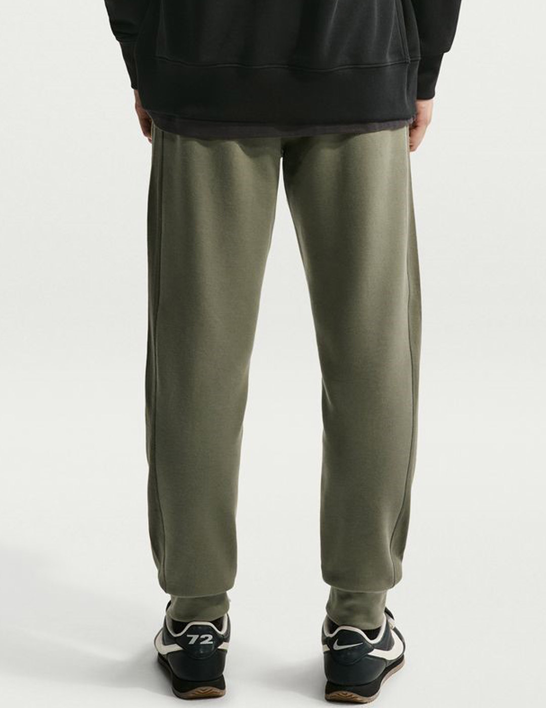 pantalón hombre con puño nike CLUB VARSITY, verde oliva