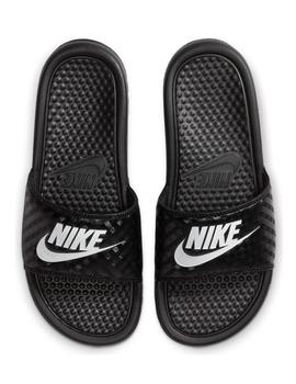 CHANCLA NIKE BENASSI "JUST DO IT." MUJER, NEGRA